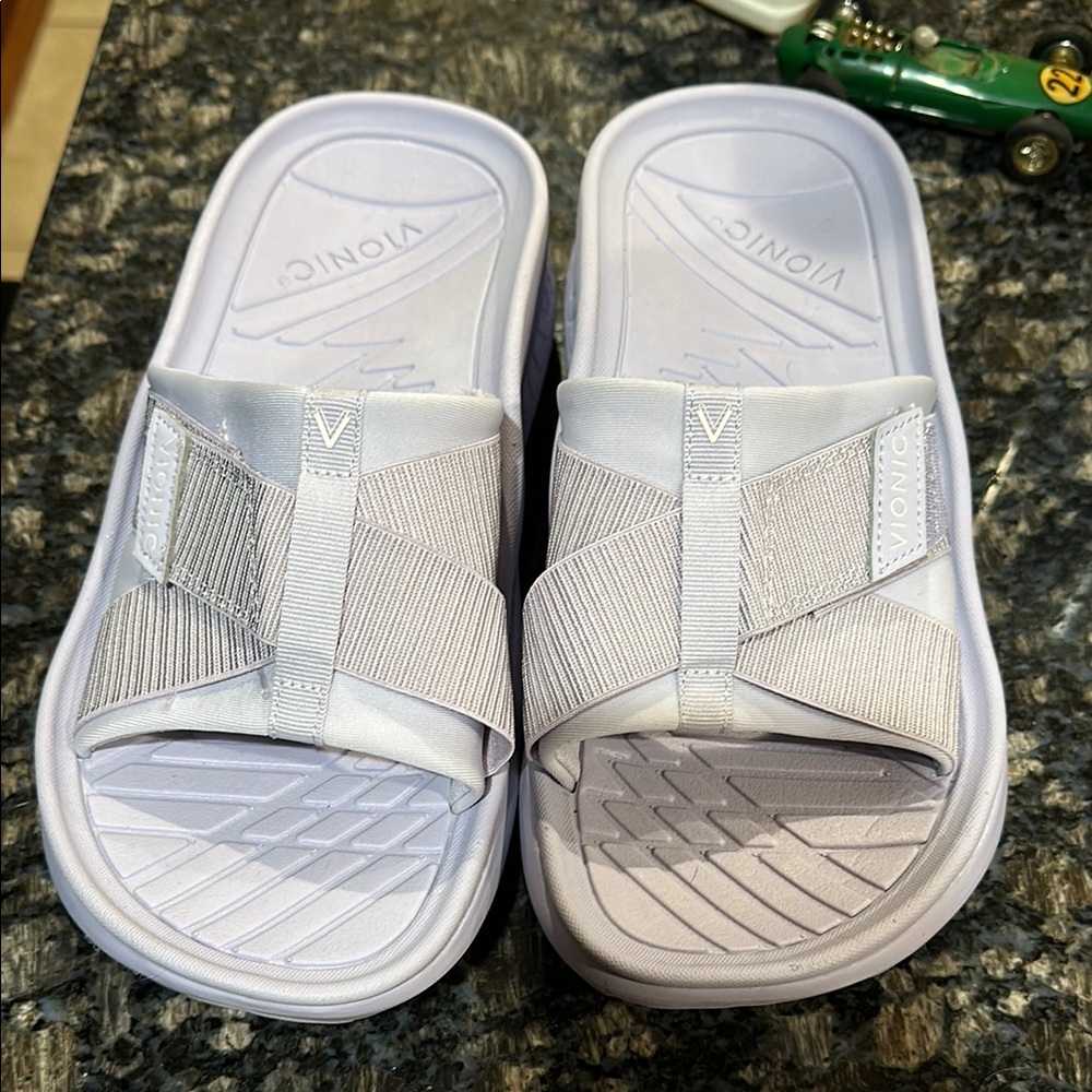 Vionic Lavender Slide Sandals size 7